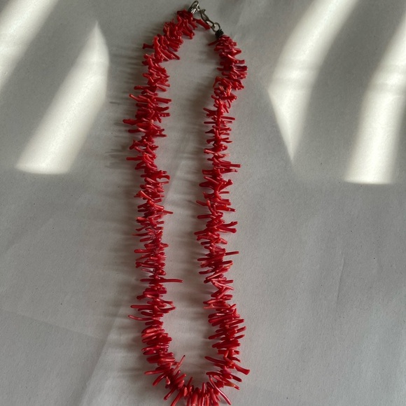 Unbranded Faux Plastic Red Coral Silver Tone Clasp Necklace 11 inch EUC - Picture 4 of 8